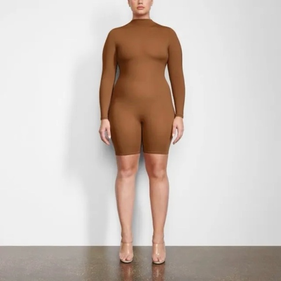 SKIMS All-in-One Long Sleeve Mid Thigh Jumpsuit CARAMEL Style# BS-BSS-0756 Sz 3X - Picture 1 of 12